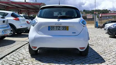 Renault Zoe 2017 - 8950 EUR, 117586 km - AUTO.MOTO.pt - 117586km - foto 5 de 8