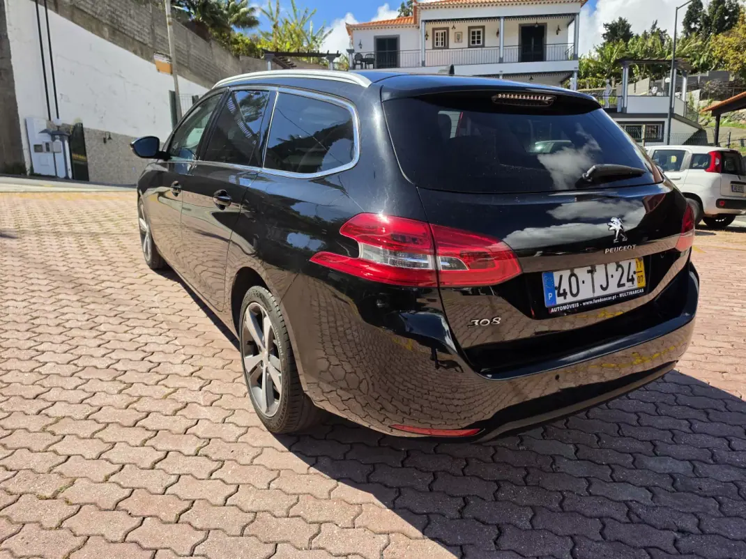 Peugeot 308 SW 2017 - 12450 EUR, 110000 km - AUTO.MOTO.pt - 110000km - foto 2 de 6