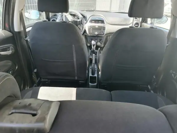 Fiat Punto 2013 - 6900 EUR, 135000 km - AUTO.MOTO.pt - 135000km - foto 6 de 8
