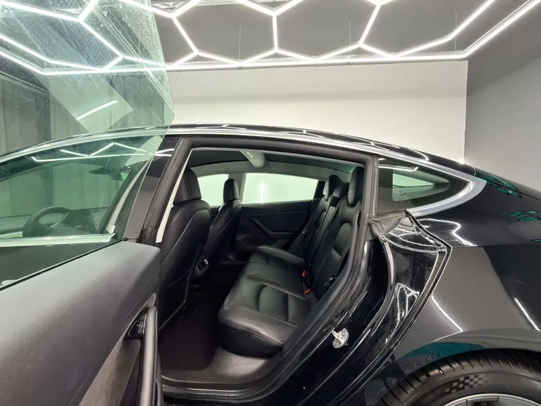Tesla Model 3 2019 - 17999 EUR, 187000 km - AUTO.MOTO.pt - 187000km - foto 8 de 15