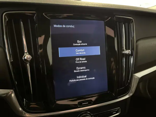 Volvo V90 Cross Country 2017 - 23500 EUR, 213000 km - AUTO.MOTO.pt - 213000km - foto 33 de 44