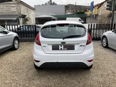 Ford Fiesta 1.4 TDCI 2010 - 4250 EUR, 260000 km - AUTO.MOTO.pt - 260000km - foto 4 de 16