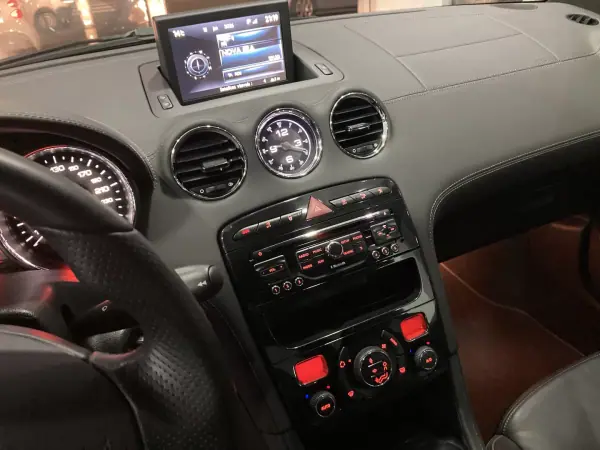 Peugeot RCZ 2015 - 16900 EUR, 79367 km - AUTO.MOTO.pt - 79367km - foto 14 de 18