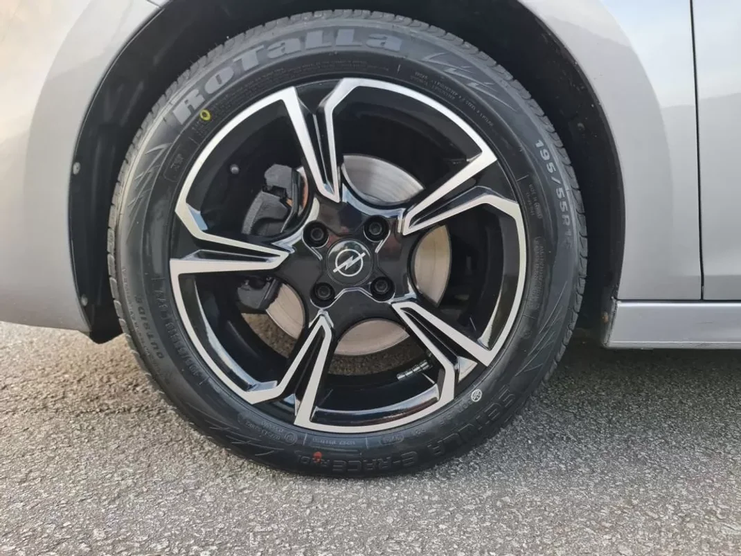 Opel Corsa 2020 - 15990 EUR, 140000 km - AUTO.MOTO.pt - 140000km - foto 8 de 31