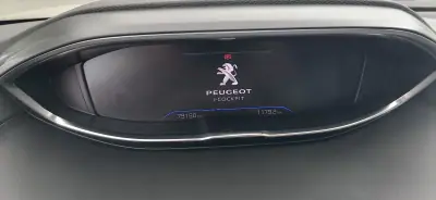 Peugeot 3008 2021 - 21900 EUR, 79000 km - AUTO.MOTO.pt - 79000km - foto 10 de 15