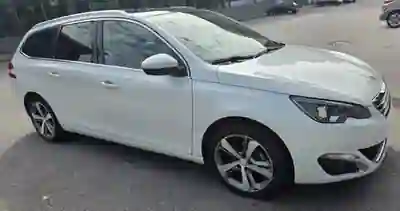 Peugeot 308 SW 2016 — foto 2 de 11