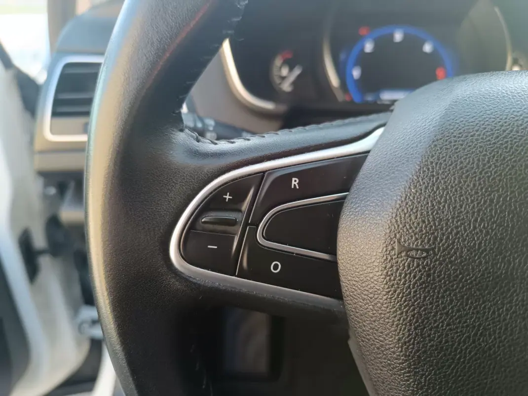 Renault Mégane 2019 - 12900 EUR, 192111 km - AUTO.MOTO.pt - 192111km - foto 20 de 26