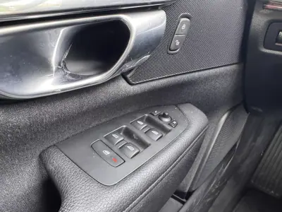 Volvo V90 2017 - 23750 EUR, 133014 km - AUTO.MOTO.pt - 133014km - foto 16 de 25