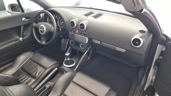 Audi TT Roadster 2004 - 17990 EUR, 63500 km - AUTO.MOTO.pt - 63500km - foto 18 de 24