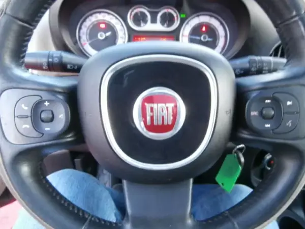 Fiat 500L 2013 - 7500 EUR, 175007 km - AUTO.MOTO.pt - 175007km - foto 19 de 32