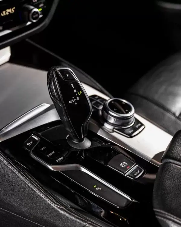 BMW 525 2017 - 25950 EUR, 159000 km - AUTO.MOTO.pt - 159000km - foto 11 de 19