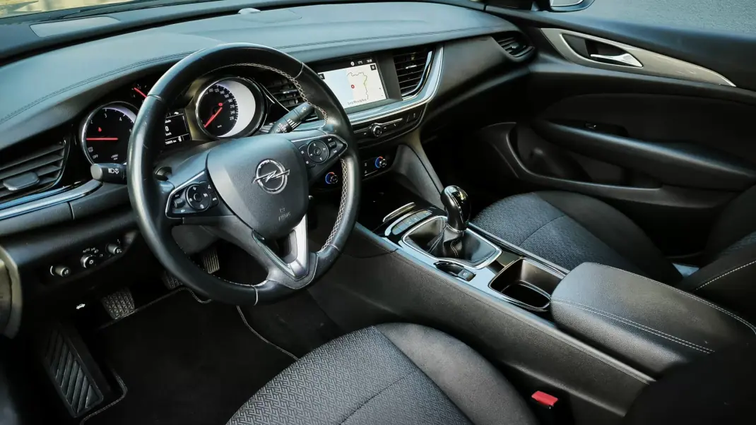 Opel Insignia Grand Sport 2019 - 14950 EUR, 70795 km - AUTO.MOTO.pt - 70795km - foto 19 de 36