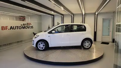Volkswagen Cross Up! 2013 - 7750 EUR, 154338 km - AUTO.MOTO.pt - 154338km - foto 13 de 47