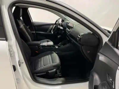 Citroën e-C4 2023 - 23990 EUR, 8800 km - AUTO.MOTO.pt - 8800km - foto 8 de 11