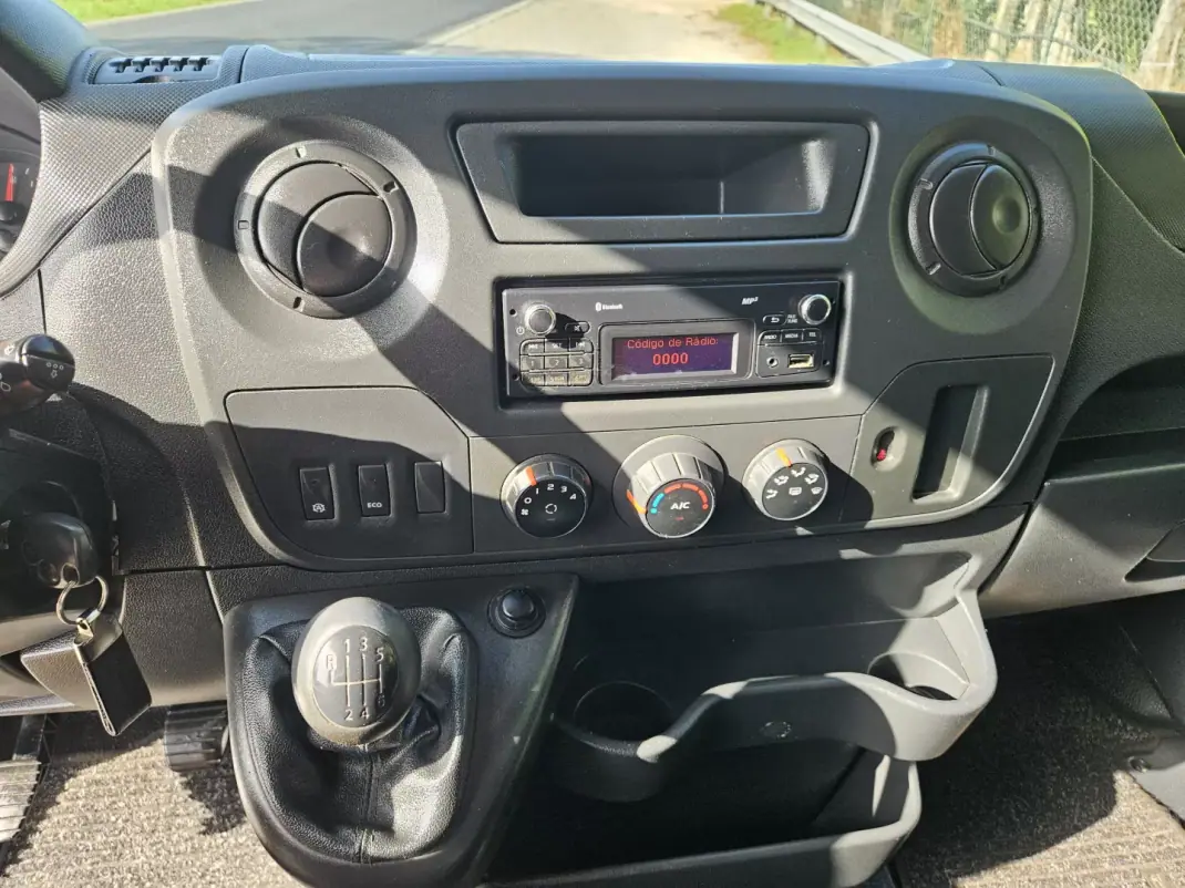 Renault Master 2019 - 13250 EUR, 320000 km - 320000km - foto 9 de 10