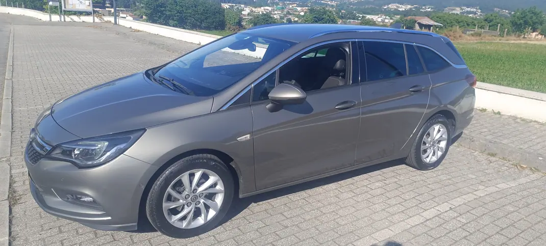 Opel Astra Sports Tourer 2017 - 7740 EUR, 160 km - AUTO.MOTO.pt - 160km - foto 4 de 9