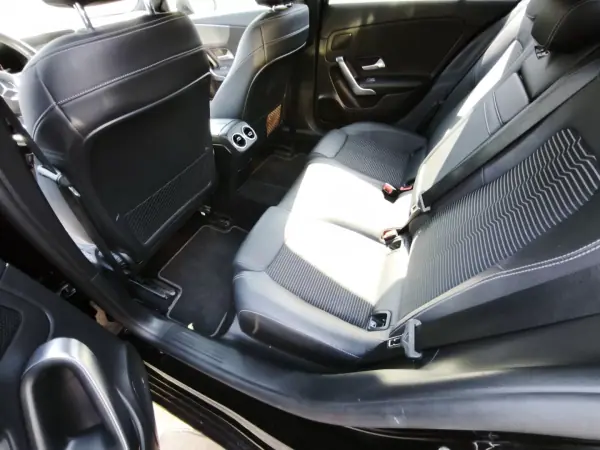 Mercedes-Benz A 180 Limousine 2019 - 21900 EUR, 158320 km - AUTO.MOTO.pt - 158320km - foto 11 de 14