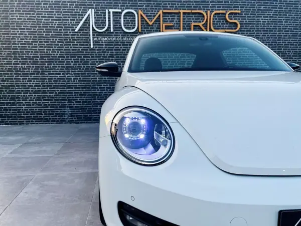 Volkswagen New Beetle 2012 - 10900 EUR, 229000 km - AUTO.MOTO.pt - 229000km - foto 4 de 14