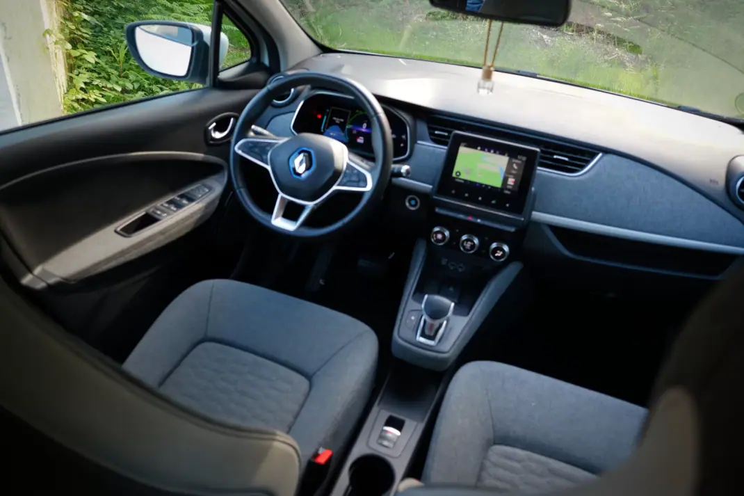 Renault Zoe 2020 - 12990 EUR, 103000 km - AUTO.MOTO.pt - 103000km - foto 22 de 24