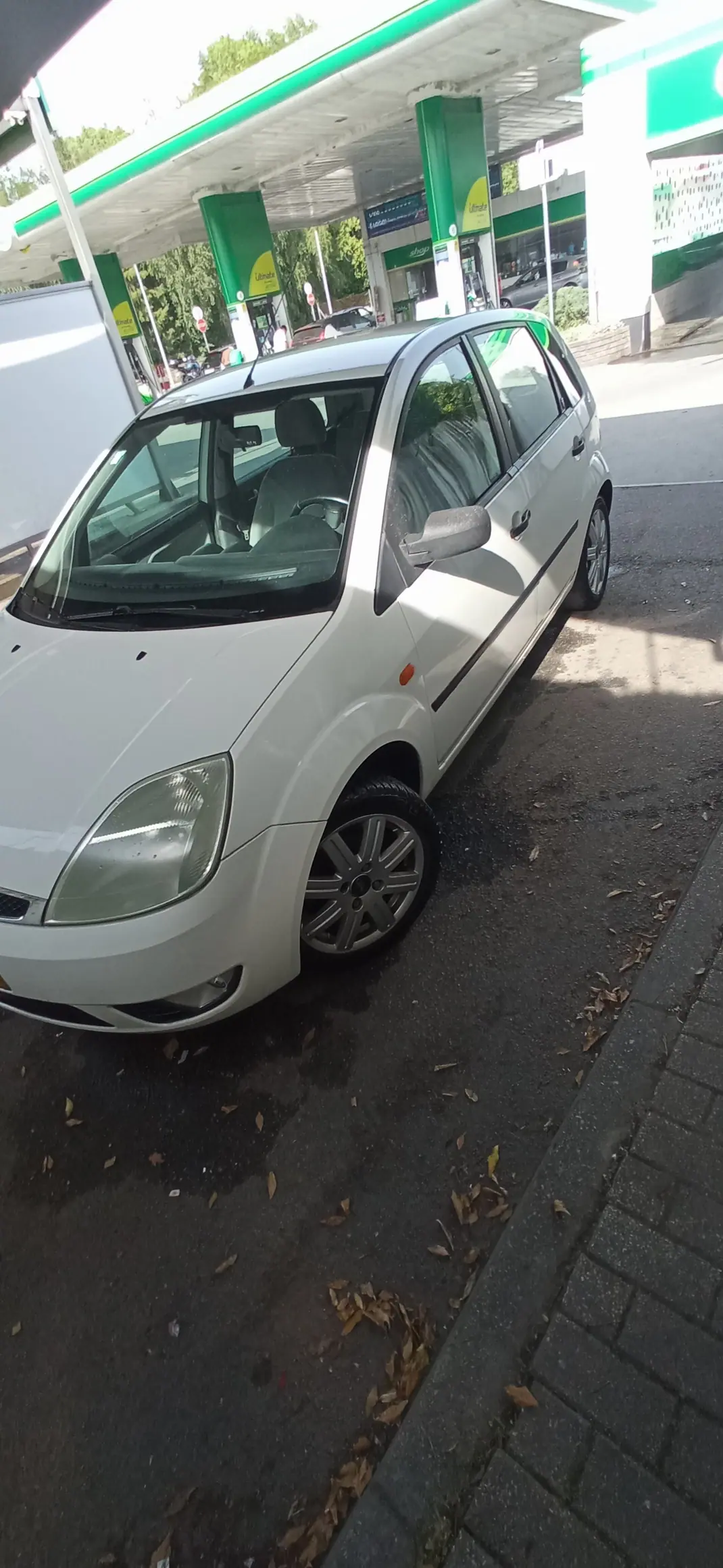 Ford Fiesta 2002 - 2000 EUR, 200000 km - AUTO.MOTO.pt - 200000km - foto 4 de 9