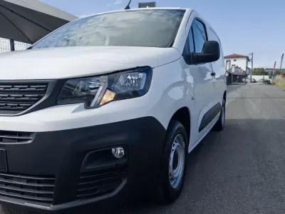 Peugeot Partner 2019 - 12990 EUR, 141000 km - AUTO.MOTO.pt - 141000km - foto 9 de 30