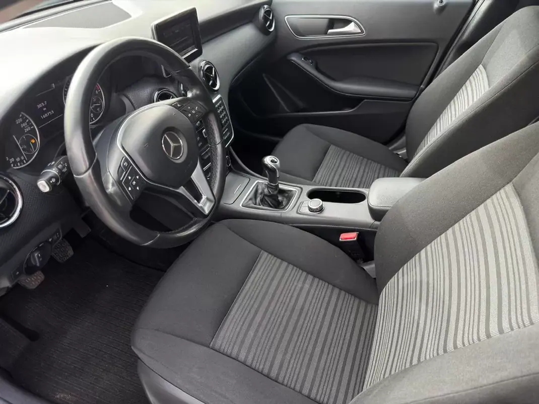 Mercedes-Benz A 160 2015 - 12900 EUR, 160650 km - AUTO.MOTO.pt - 160650km - foto 4 de 25