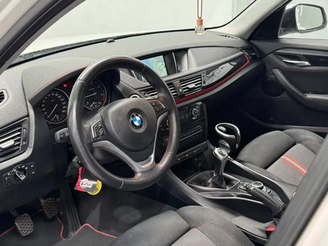 BMW X1 2015 - 16490 EUR, 255000 km - AUTO.MOTO.pt - 255000km - foto 23 de 31