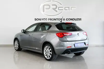 Alfa Romeo Giulietta 2018 - 15900 EUR, 159286 km - AUTO.MOTO.pt - 159286km - foto 22 de 26