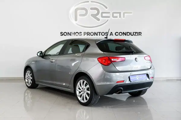 Alfa Romeo Giulietta 2018 - 15900 EUR, 159286 km - AUTO.MOTO.pt - 159286km - foto 22 de 26
