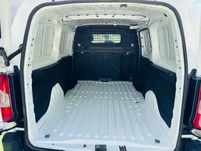 BERLINGO 1.6hdi 3L AUTOMATICA 2019 - 15000 EUR, 149000 km - AUTO.MOTO.pt - 149000km - foto 16 de 17