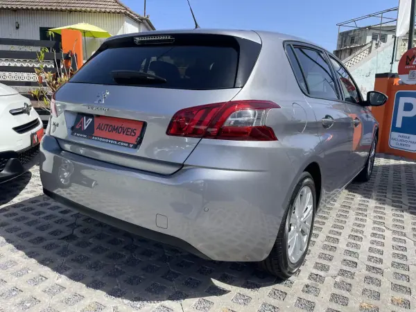 Peugeot 308 2017 - 11950 EUR, 120818 km - AUTO.MOTO.pt - 120818km - foto 7 de 12