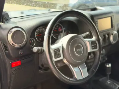 Jeep Wrangler 2013 - 39500 EUR, 156532 km - AUTO.MOTO.pt - 156532km - foto 8 de 12