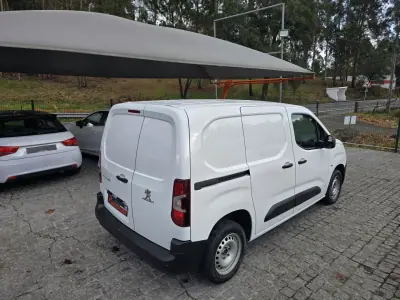 Peugeot PARTNER HDI 2020 - 13900 EUR, 99000 km - AUTO.MOTO.pt - 99000km - foto 4 de 22