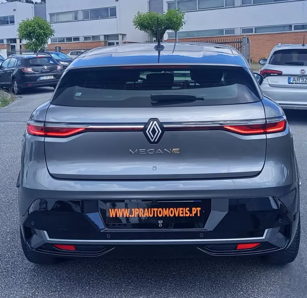 Renault Mégane E-Tech 2022 - 20490 EUR, 95500 km - AUTO.MOTO.pt - 95500km - foto 8 de 19