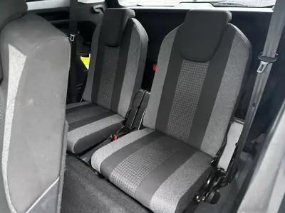 Peugeot 5008 2018 - 14900 EUR, 140000 km - AUTO.MOTO.pt - 140000km - foto 33 de 52