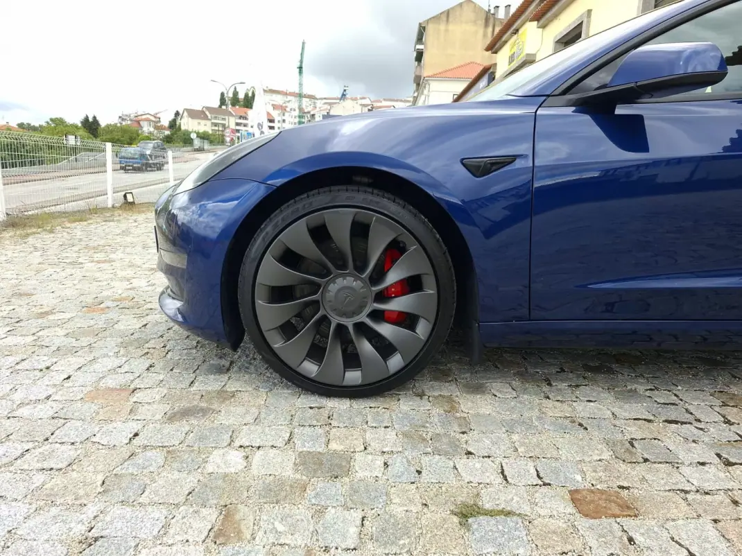 Tesla Model 3 2021 - 35990 EUR, 43640 km - AUTO.MOTO.pt - 43640km - foto 4 de 17