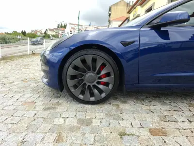 Tesla Model 3 2021 - 35990 EUR, 43640 km - AUTO.MOTO.pt - 43640km - foto 4 de 17
