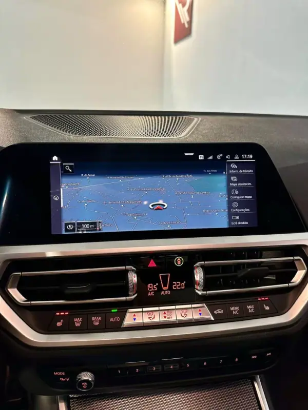 BMW 330e 2019 - 29750 EUR, 99000 km - AUTO.MOTO.pt - 99000km - foto 23 de 46