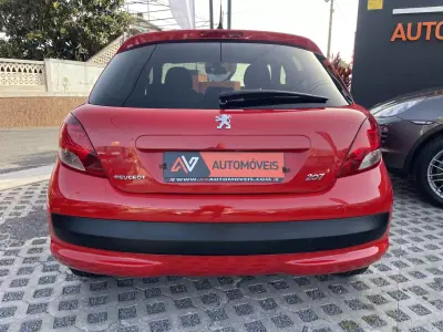 Peugeot 207 2010 - 6500 EUR, 182413 km - AUTO.MOTO.pt - 182413km - foto 6 de 9