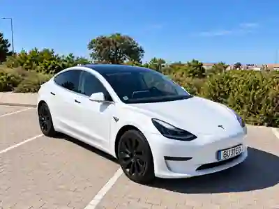 Tesla Model 3 2020 - 22990 EUR, 139500 km - foto 2 de 11