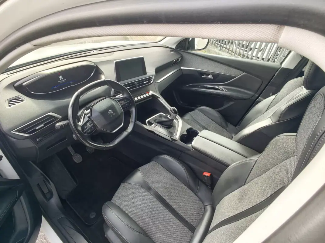 Peugeot 3008 2020 - 19900 EUR, 98000 km - AUTO.MOTO.pt - 98000km - foto 18 de 28
