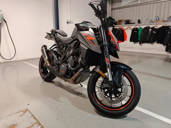 KTM 1290 Super Duke R 2017 — foto 2 de 9