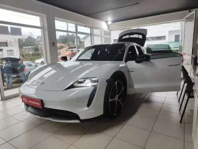 Porsche Taycan Cross Turismo 2022 - 65750 EUR, 55800 km - AUTO.MOTO.pt - 55800km - foto 25 de 40