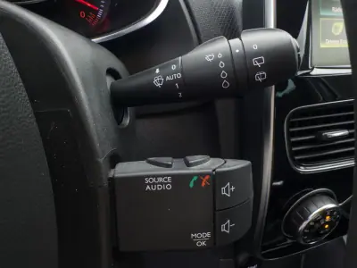 Renault Clio 2019 - 10990 EUR, 128000 km - AUTO.MOTO.pt - 128000km - foto 27 de 43