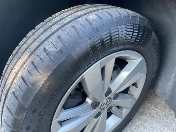 Volkswagen Polo 2018 - 10000 EUR, 175000 km - AUTO.MOTO.pt - 175000km - foto 4 de 13