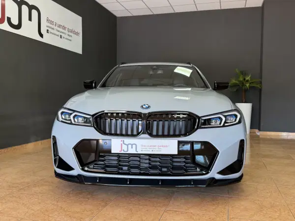 BMW 330e Pack Desportivo M Auto 2022 Hybrid Plug-In