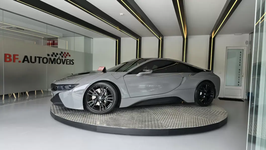 BMW i8 2015 - 62500 EUR, 132830 km - 132830km - foto 14 de 50