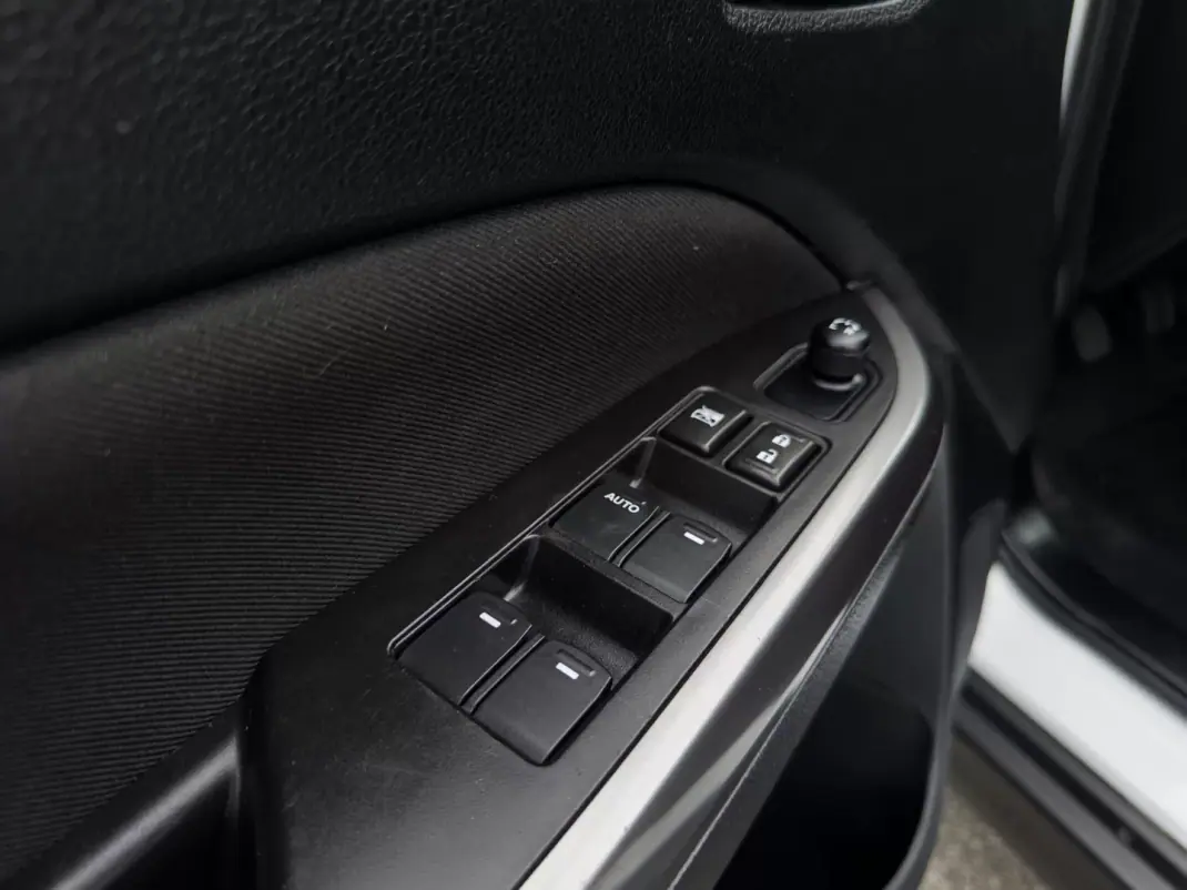 Suzuki Vitara 2019 - 15990 EUR, 77000 km - AUTO.MOTO.pt - 77000km - foto 13 de 32