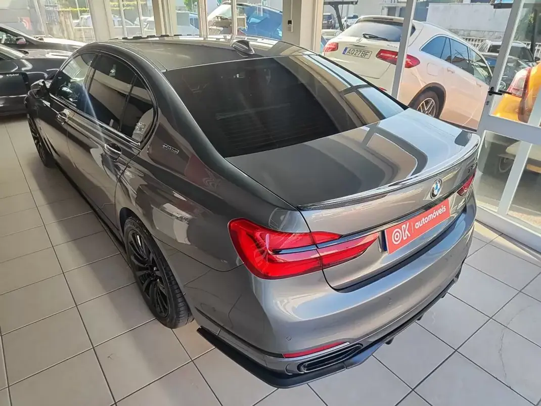 BMW 740 2018 - 29950 EUR, 249000 km - AUTO.MOTO.pt - 249000km - foto 9 de 41