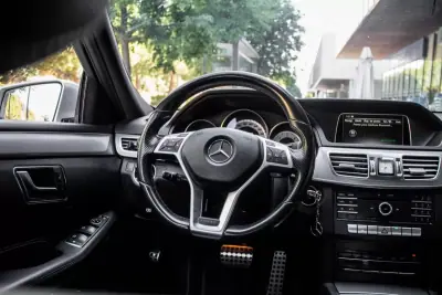 Mercedes-Benz E 250 2016 - 23750 EUR, 215762 km - AUTO.MOTO.pt - 215762km - foto 31 de 39